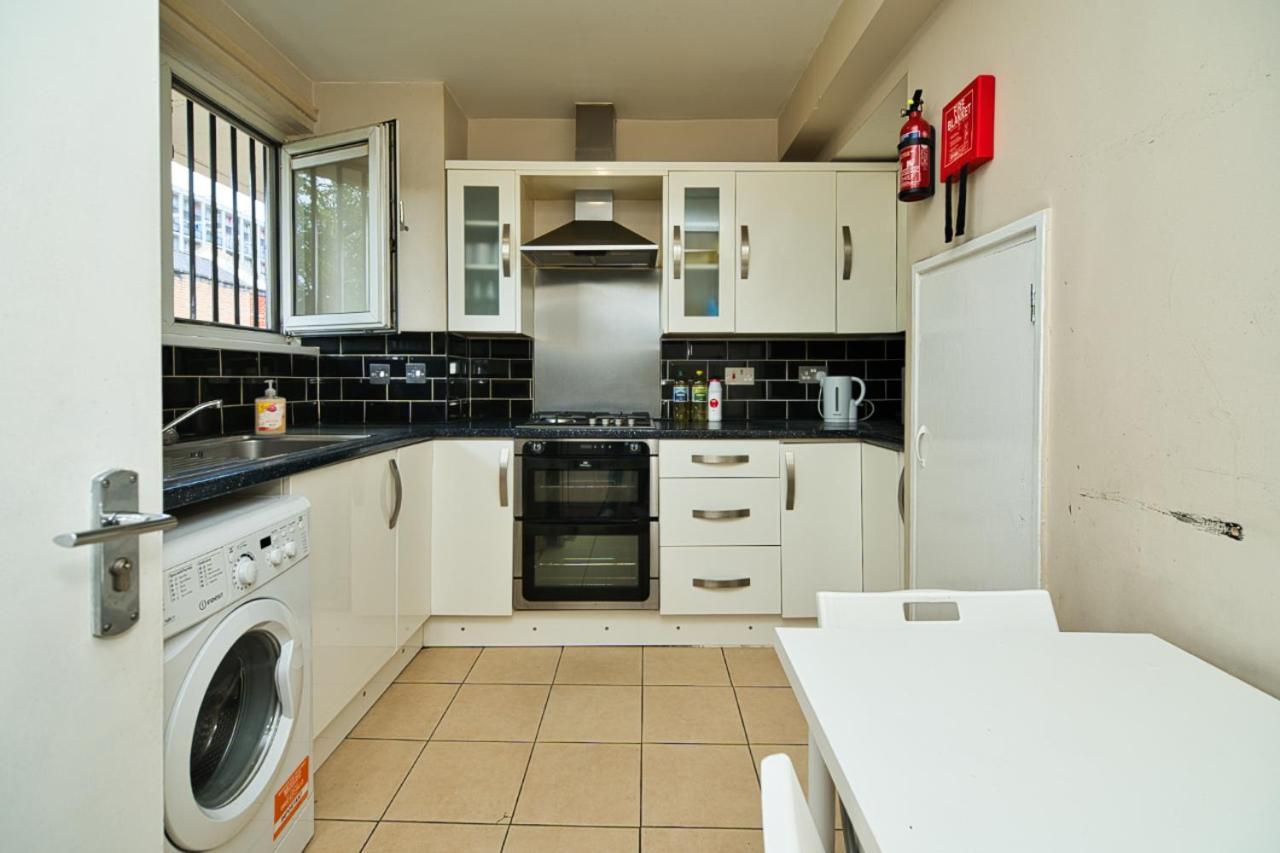 Modern Double Bedroom * London